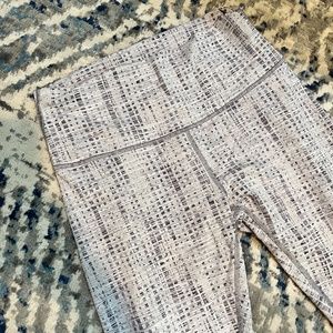 Lululemon size 8 gray/white leggings